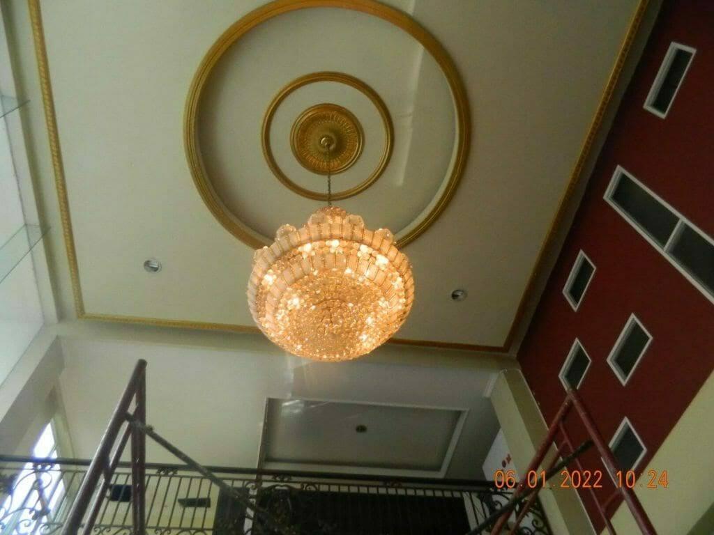 cuci lampu kristal gedung rhema indonesia