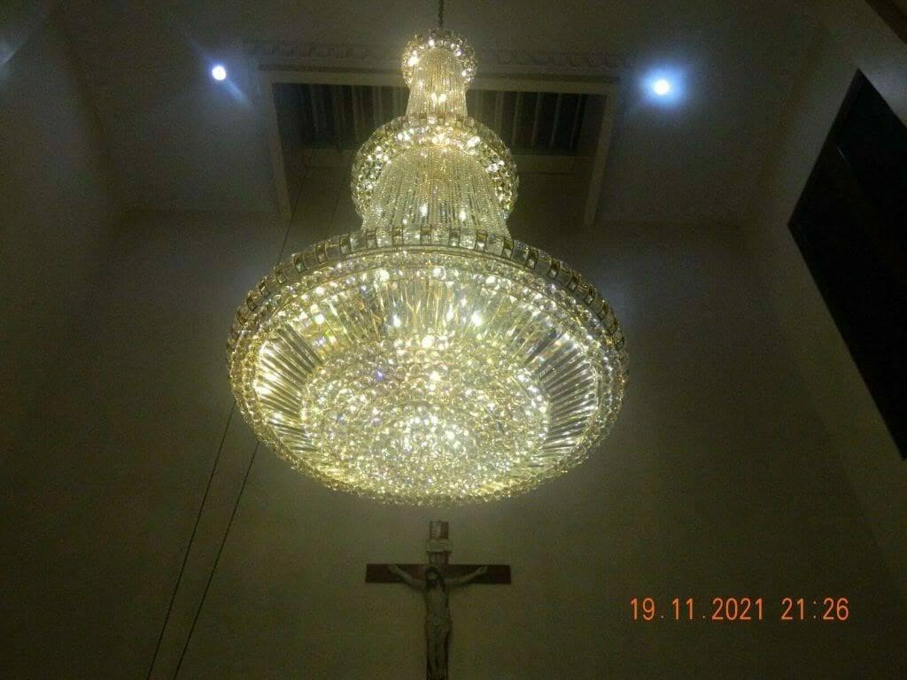 cuci lampu kristal rumah engkoh arifin
