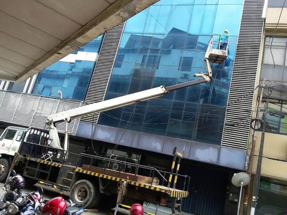 cuci kaca gedung tirtobumi group