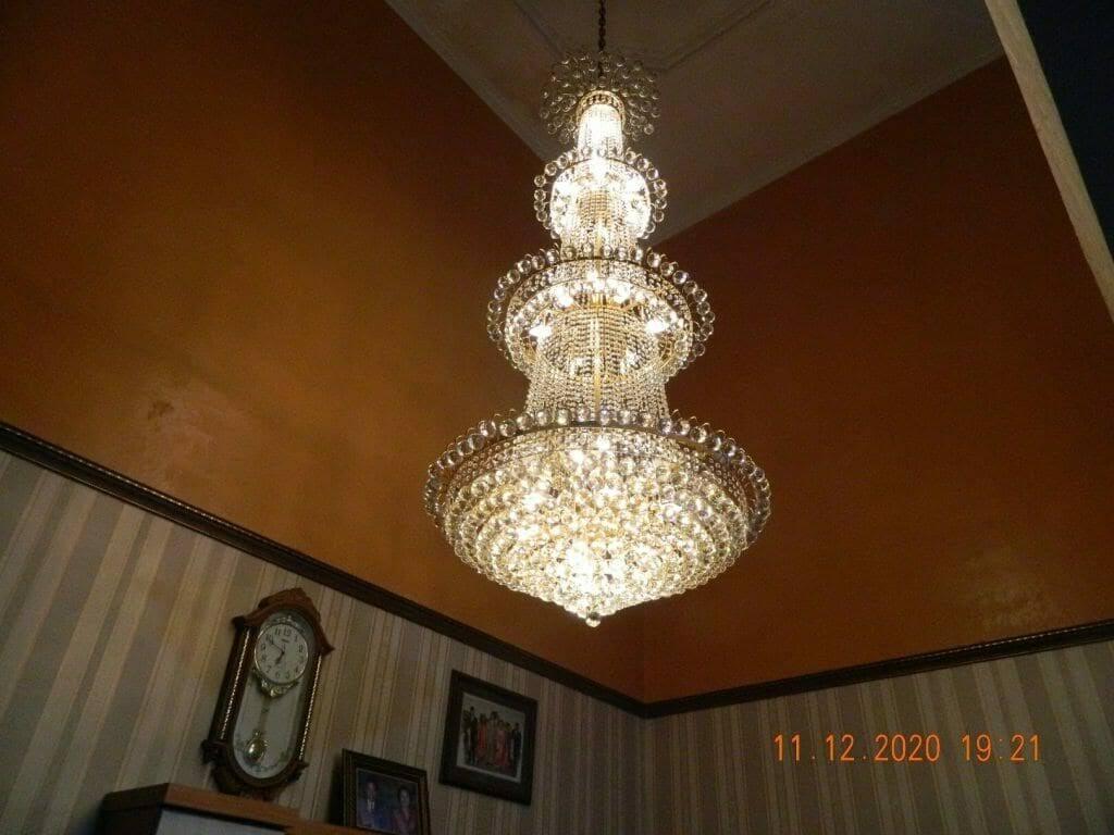 cuci lampu kristal andal di prima harapan regency 47