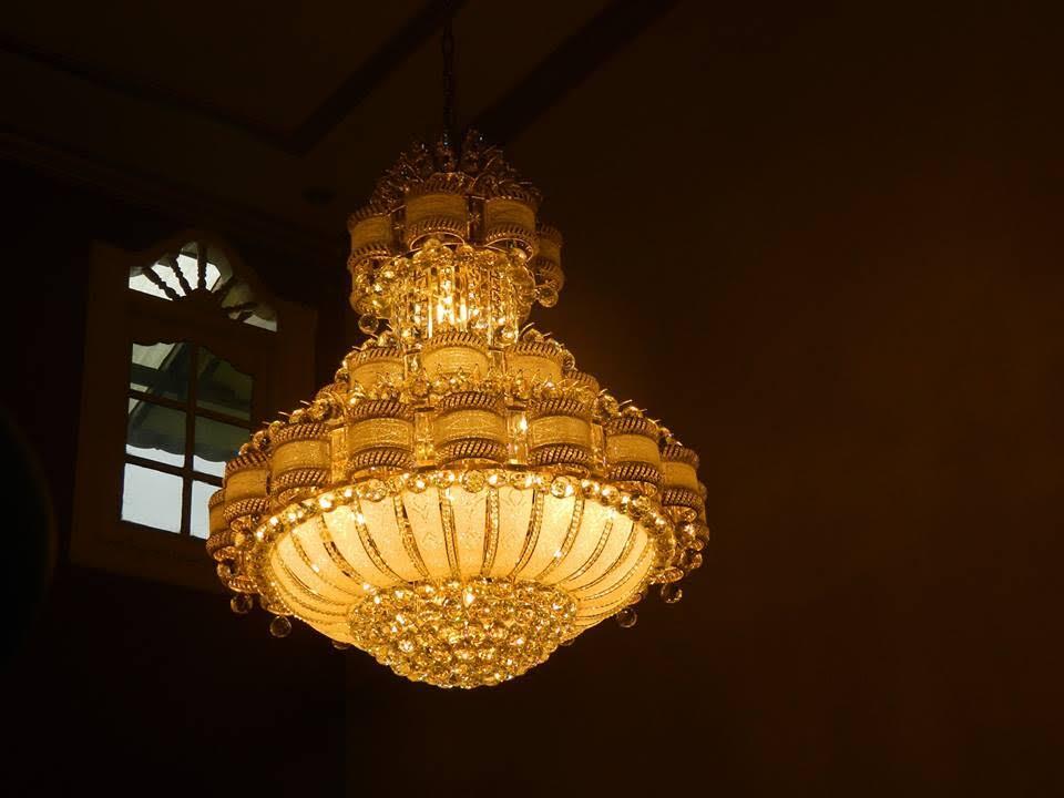 cuci lampu kristal ibu hj aliyah 22