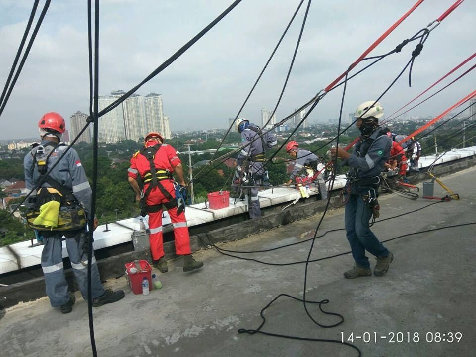 cuci acp kaca gedung telkom jakarta selatan 00