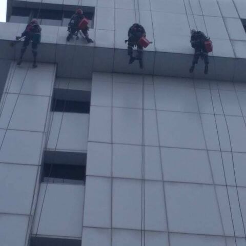 cuci kaca gedung acp gedung telkom jakarta selatan 06