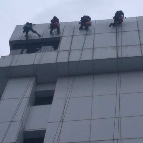 cuci kaca gedung acp gedung telkom jakarta selatan 09
