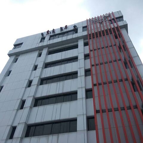 cuci acp kaca gedung telkom jakarta selatan 07