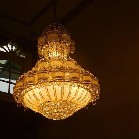 Cuci lampu kristal ibu hj aliyah 22