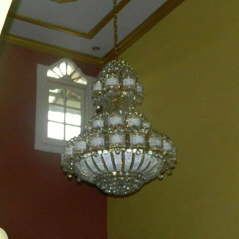 Cuci lampu kristal ibu hj aliyah 18