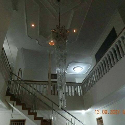 cuci lampu kristal di rumah umi Ramuna 28