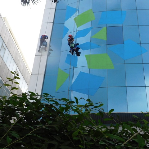 cuci kaca gedung asuransi takaful gambar 15