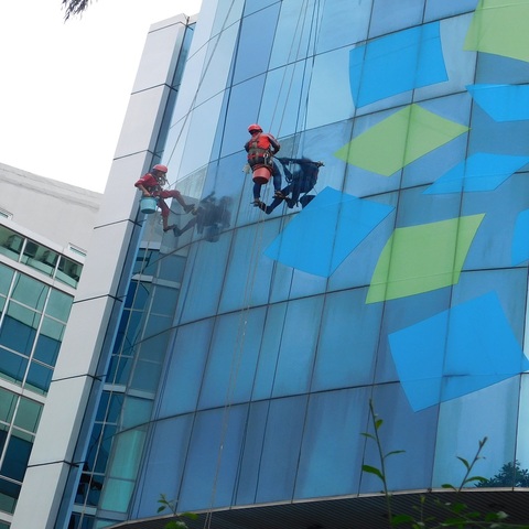 cuci kaca gedung asuransi takaful gambar 14