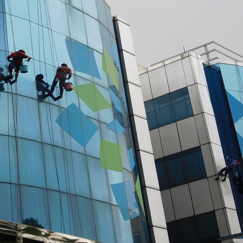 cuci kaca gedung asuransi takaful gambar 01