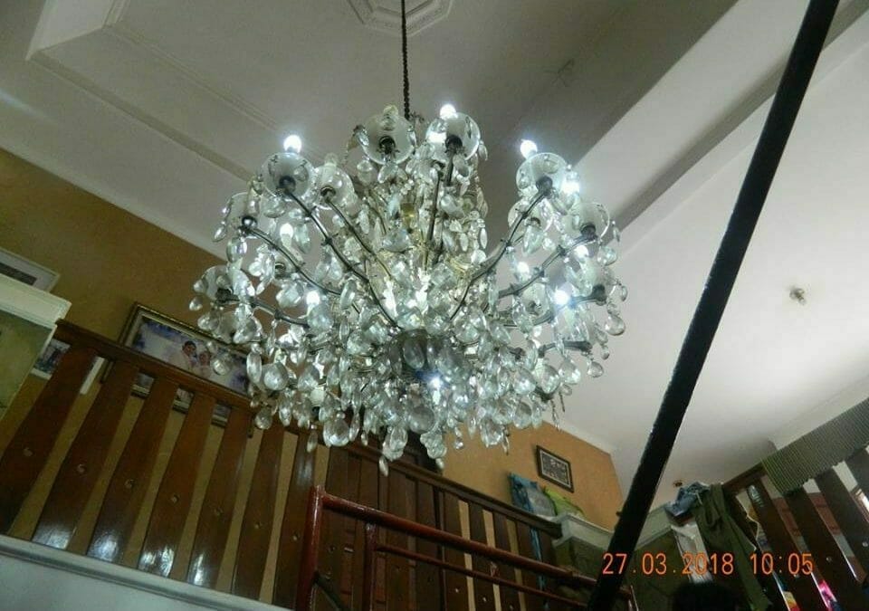 cuci lampu kristal ibu ayu 03