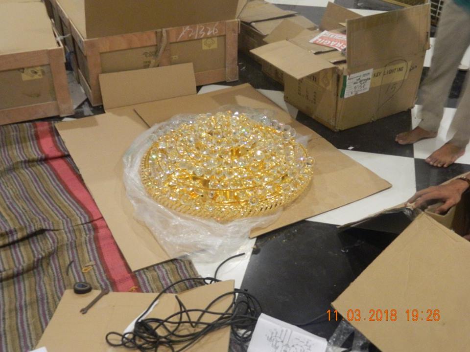 pasang lampu kristal bapak danny 26