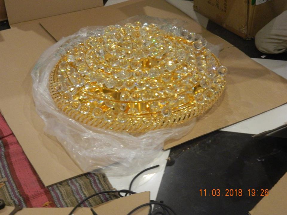 pasang lampu kristal bapak danny 27