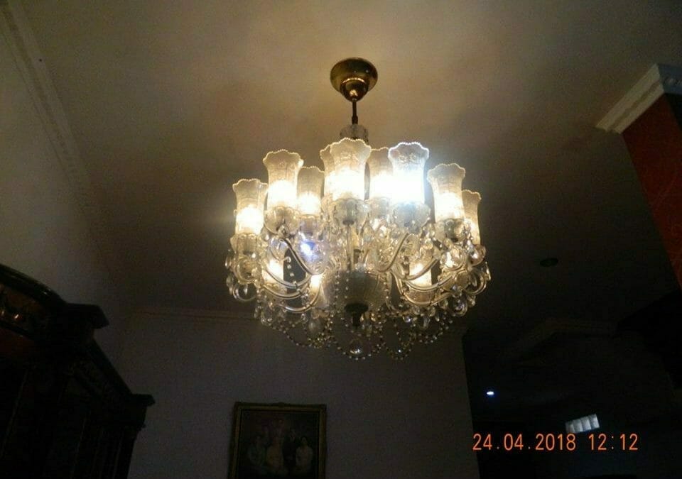cuci lampu kristal ibu cici 01