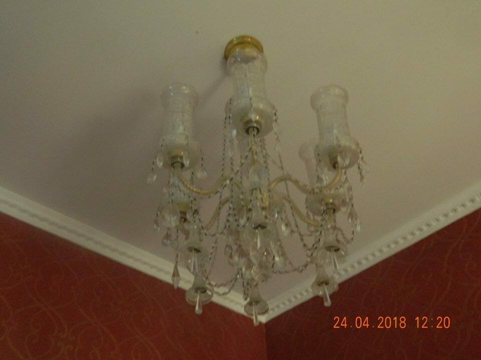 cuci lampu kristal ibu cici 09