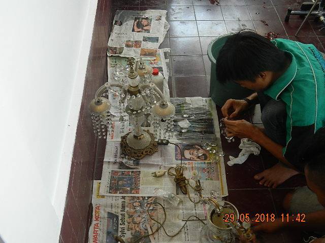 Cuci Lampu Kristal Ibu Maria di Jakarta-Bekasi oleh CV. Indah Karya Bersaudara cuci lampu kristal ibu maria 07
