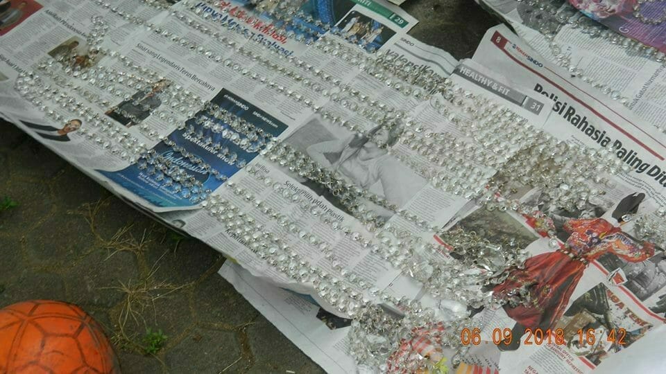 Cuci Lampu Kristal Ibu Ana di Kranji Bekasi oleh CV. Indah Karya Bersaudara | Jasa General Cleaning cuci lampu kristal ibu ana kranji bekasi 14