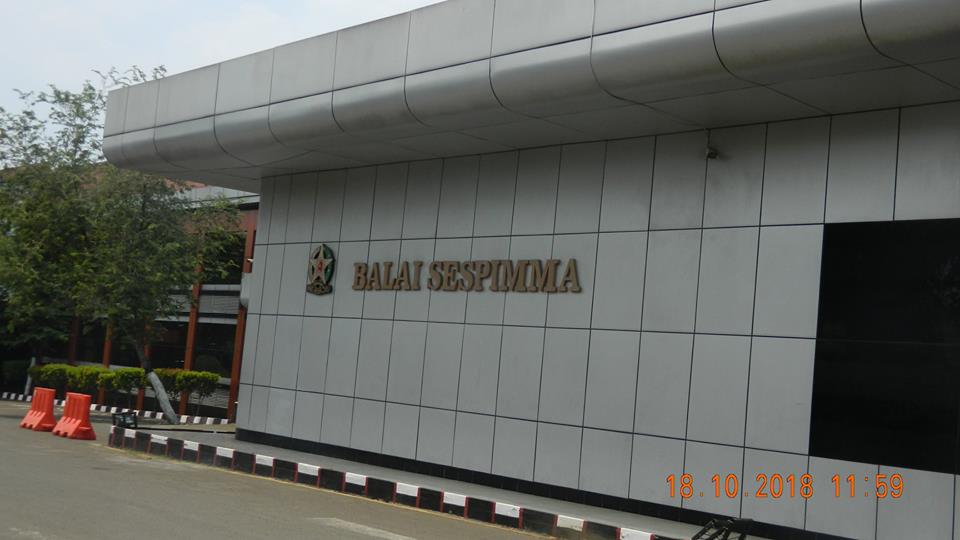 pembersih gedung cuci acp gedung balai sespimma polri 01