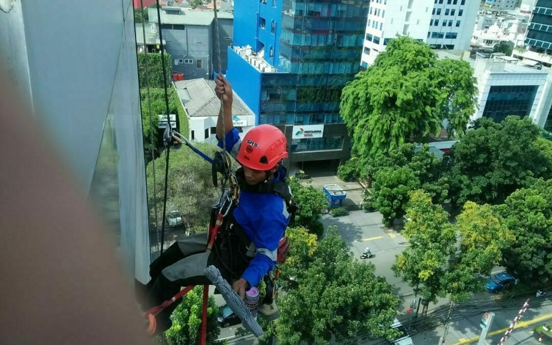pembersih gedung cuci kaca oria hotel 01