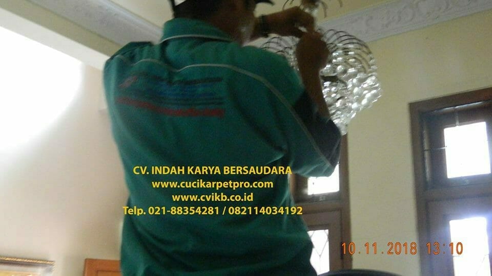 cuci lampu kristal bapak syafri 15