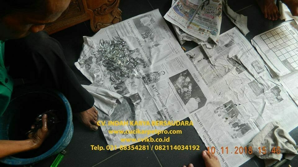 cuci lampu kristal bapak syafri 35