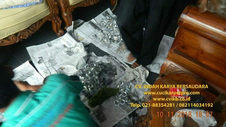 cuci lampu kristal bapak syafri 59