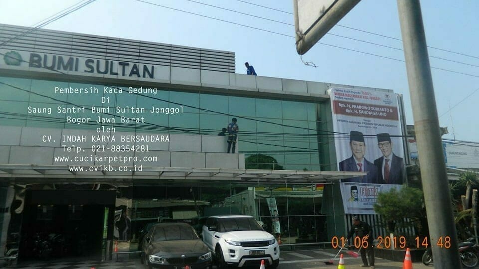 pembersih kaca gedung saung santri bumi sultan 03