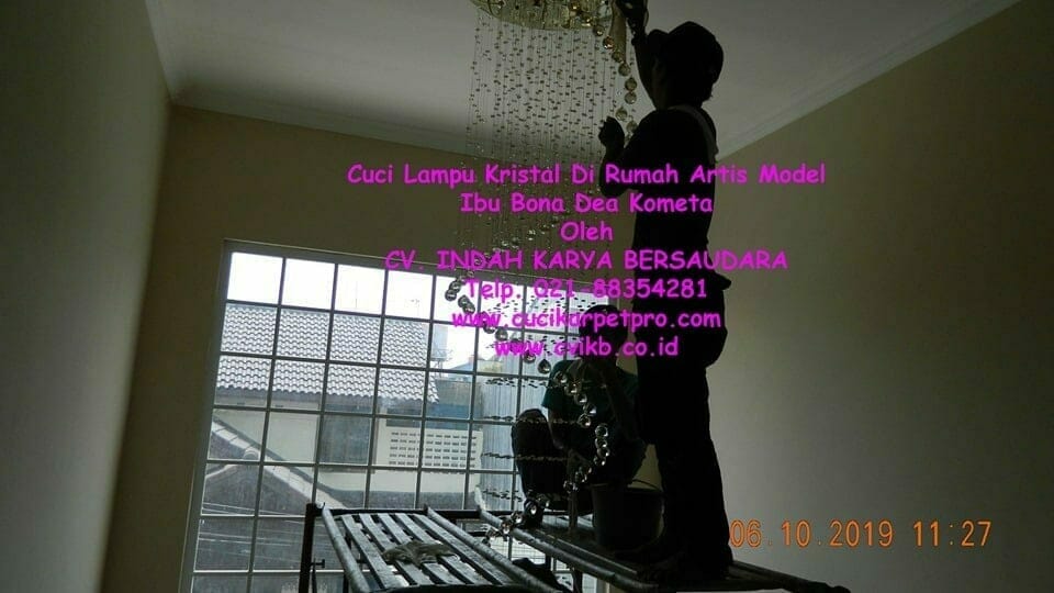 Cuci Lampu Kristal Di Rumah Artis Ibu Bona Dea Kometa cuci lampu kristal di rumah ibu bona dea kometa 20