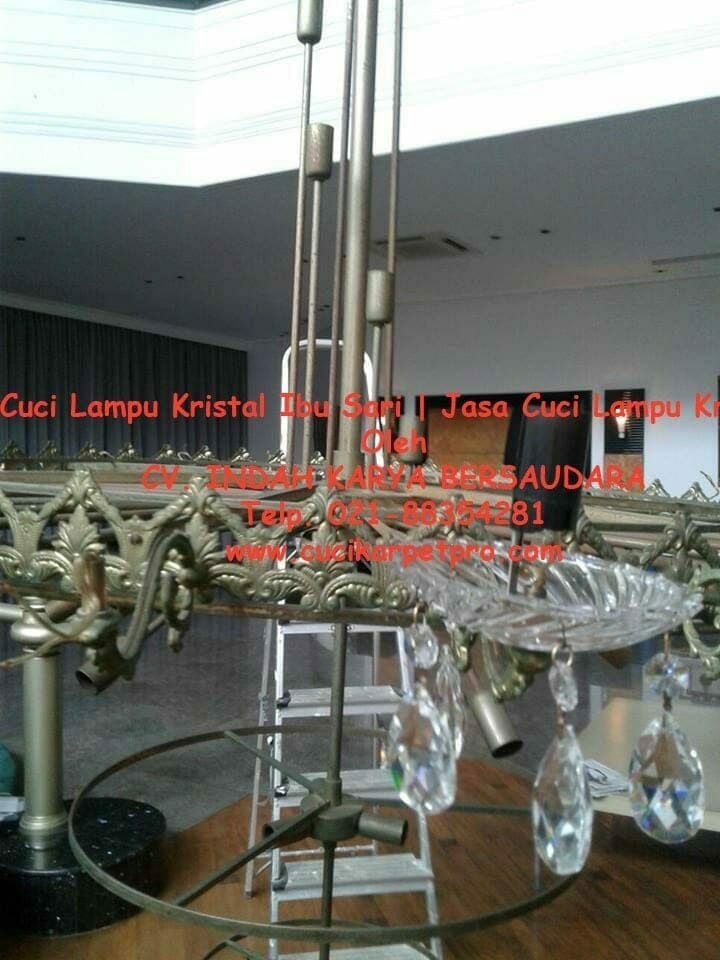 cuci lampu kristal ibu sari 08
