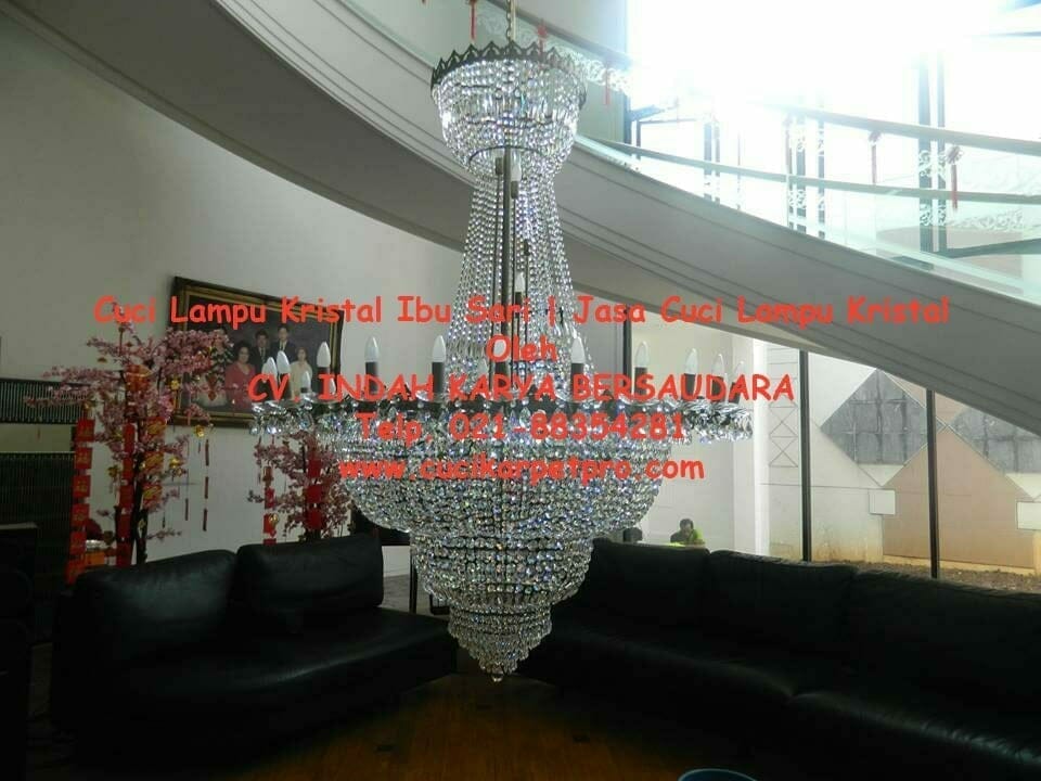 cuci lampu kristal ibu sari 12
