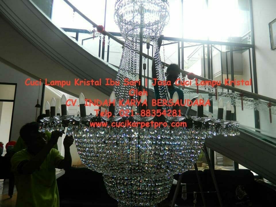 cuci lampu kristal ibu sari 13