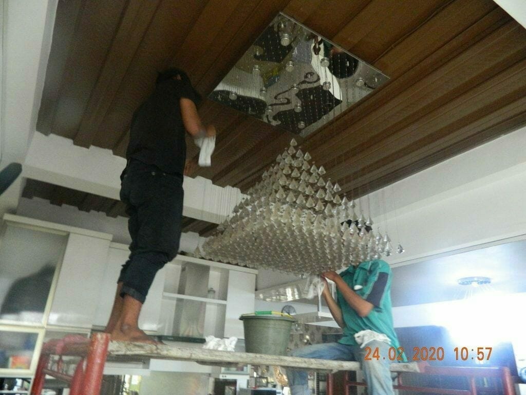cuci lampu kristal ibu erlin di jati cempaka pondok gede 09