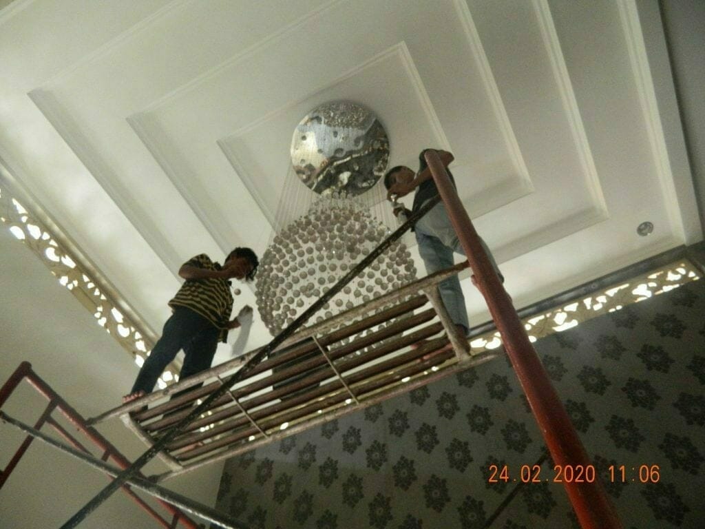 cuci lampu kristal ibu erlin di jati cempaka pondok gede 12