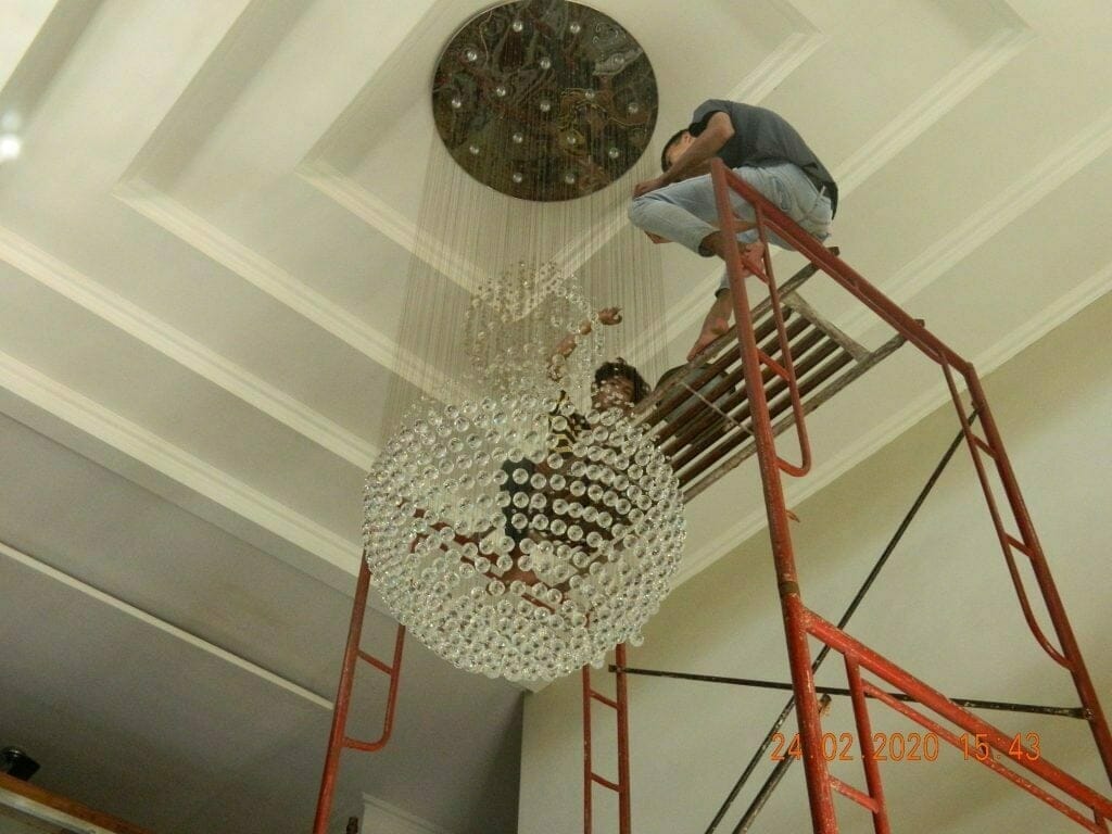 cuci lampu kristal ibu erlin di jati cempaka pondok gede 43