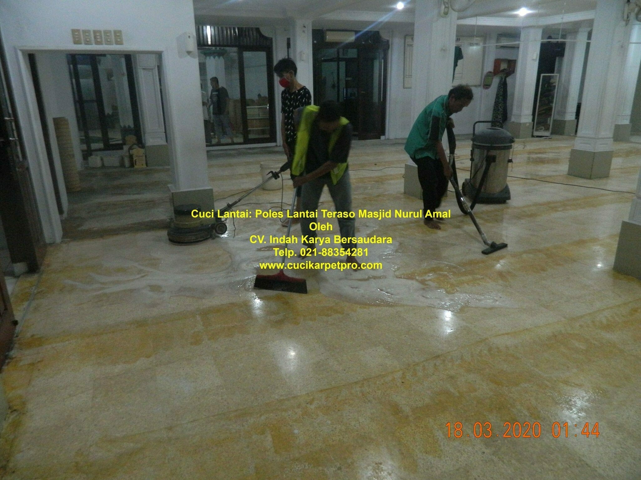 cuci lantai: poles lantai teraso masjid nurul amal 14