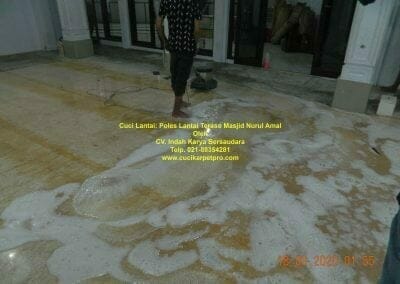 cuci lantai: poles lantai teraso masjid nurul amal 21