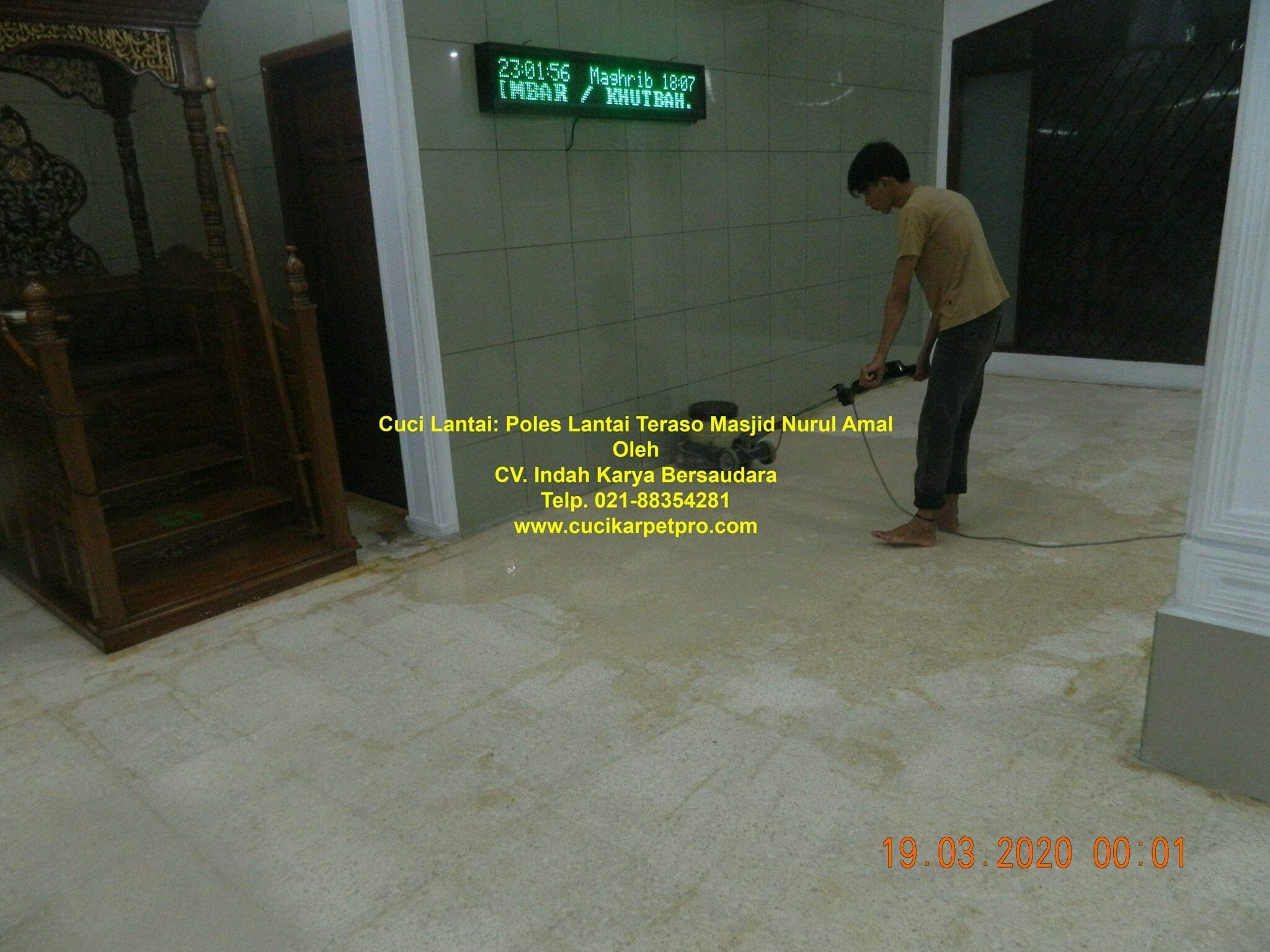 cuci lantai: poles lantai teraso masjid nurul amal 39