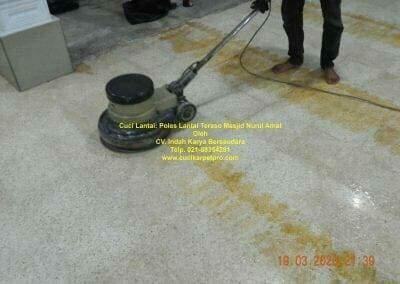 cuci lantai: poles lantai teraso masjid nurul amal 51