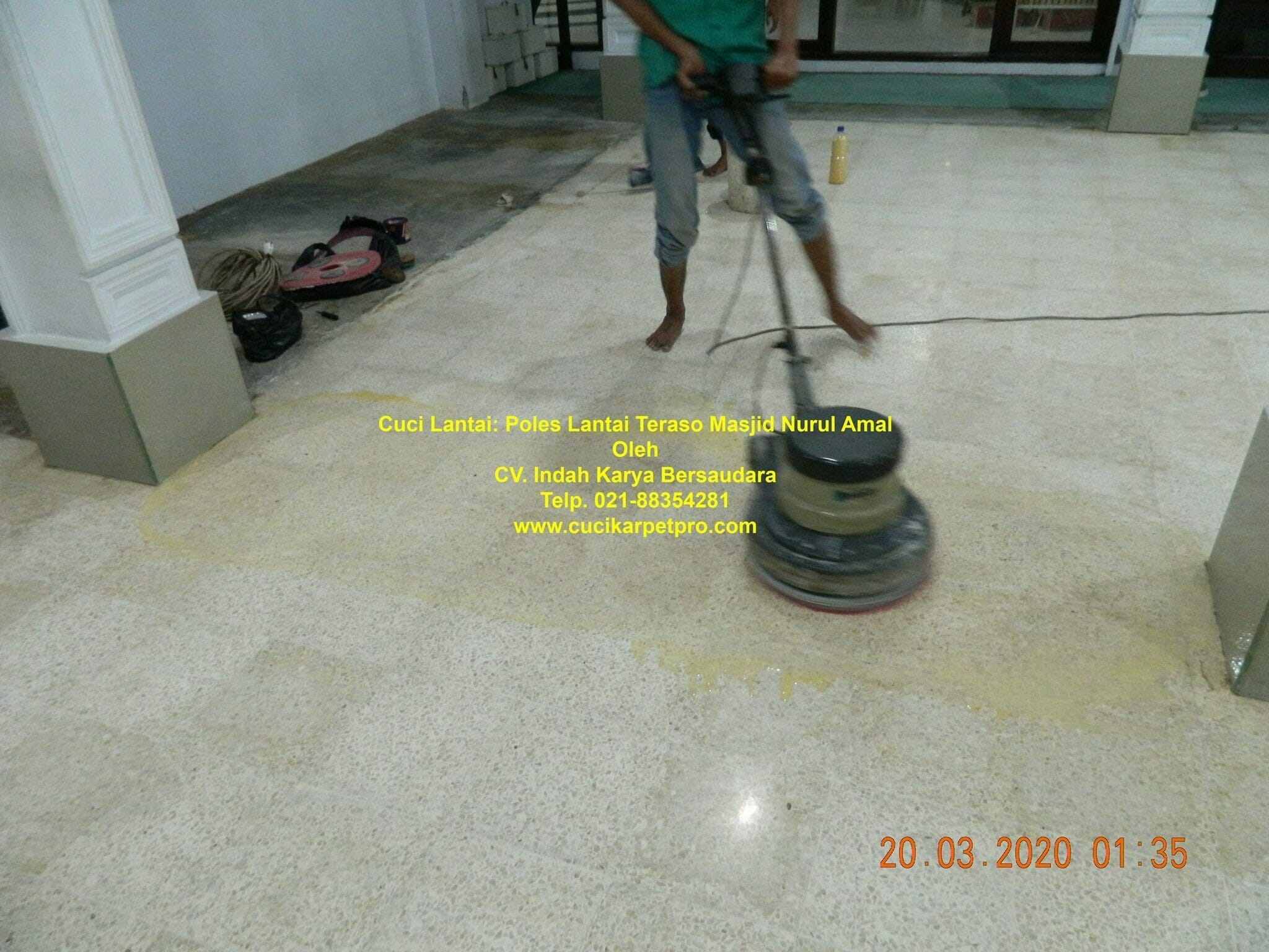 cuci lantai: poles lantai teraso masjid nurul amal 74