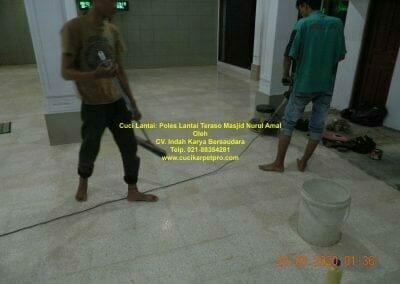 cuci lantai: poles lantai teraso masjid nurul amal 79