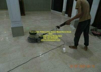 cuci lantai: poles lantai teraso masjid nurul amal 89