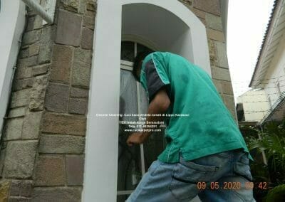 cuci kaca jendela rumah di lippo karawaci 04