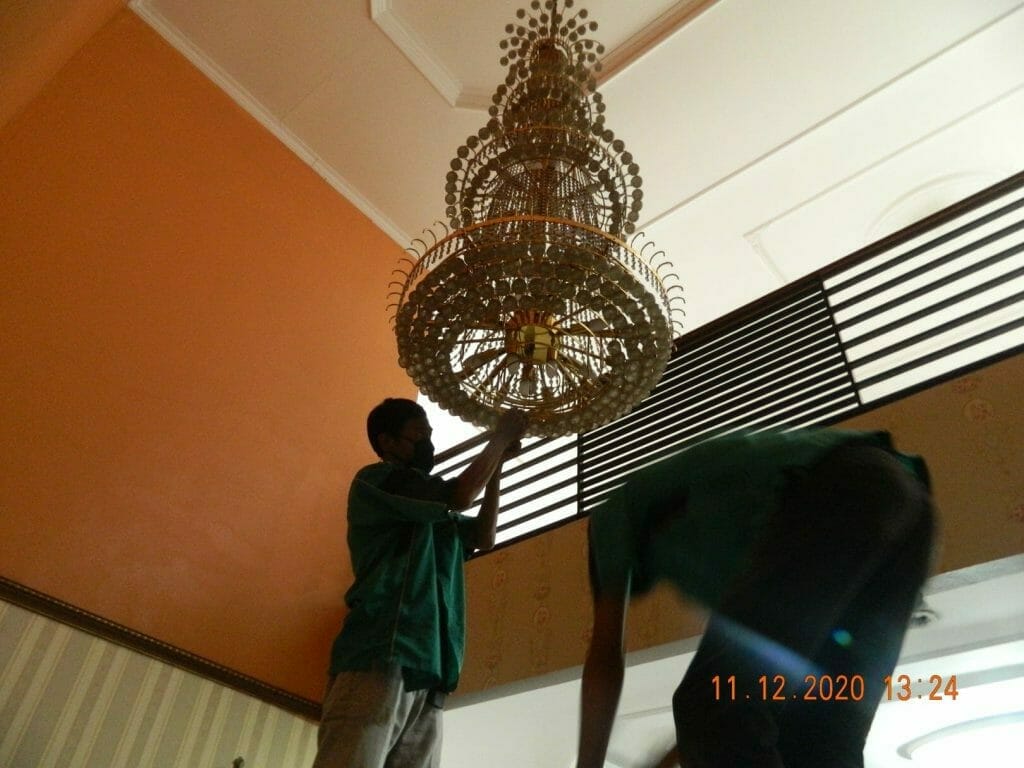 Cuci Lampu Kristal Andal di Prima Harapan Regency Bekasi oleh Jasa CV Indah Karya Bersaudara cuci lampu kristal andal di prima harapan regency 11