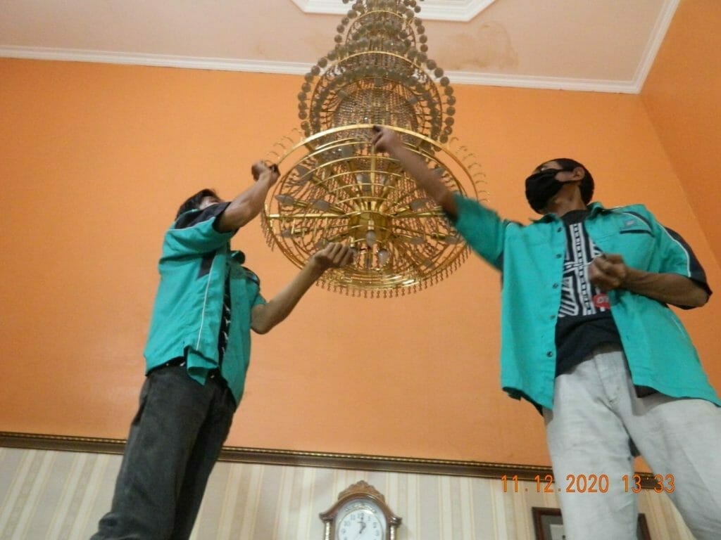 Cuci Lampu Kristal Andal di Prima Harapan Regency Bekasi oleh Jasa CV Indah Karya Bersaudara cuci lampu kristal andal di prima harapan regency 19