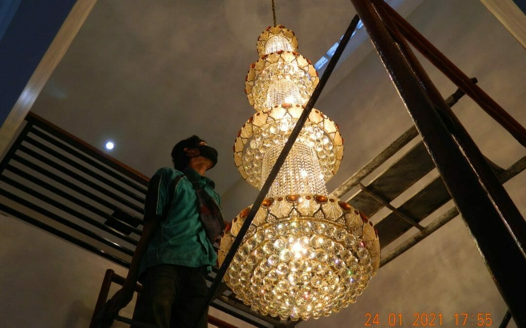 cuci lampu kristal di jatinegara indah 29