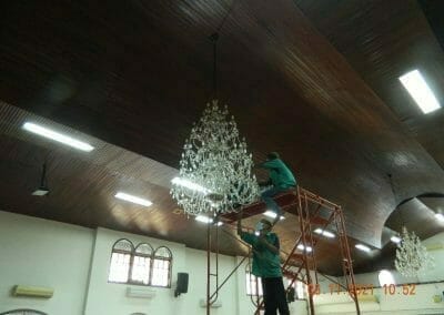 cuci lampu kristal gereja hkbp pasar rebo 07