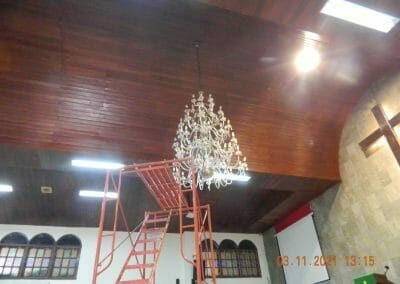 cuci lampu kristal gereja hkbp pasar rebo 27