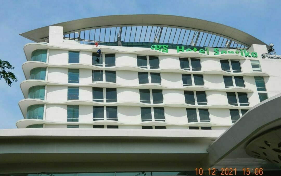 Jasa Sealant Kaca Hotel Santika Harapan Indah 10/12/2021