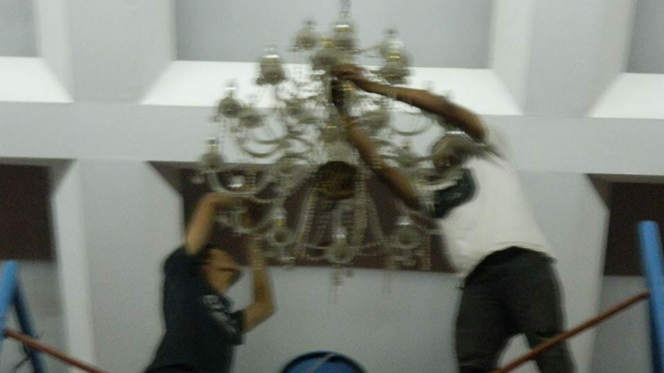 cuci lampu kristal hari ke 2 antam 02